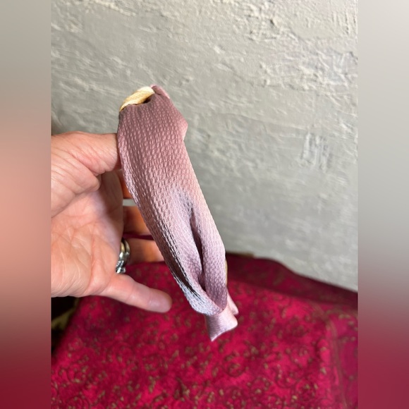 Headband NEW lavender and gold, beautiful knot with patterned silk-like fabric - Picture 4 of 7